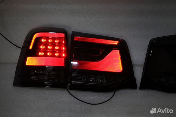 Land Cruiser 200 2016+ Черные стоп сигналы D8KW8