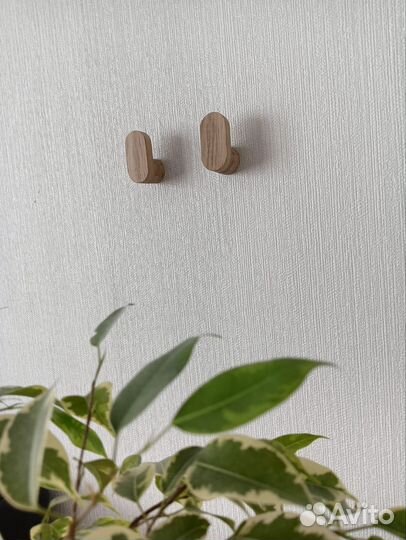 Крючок настенный из дуба