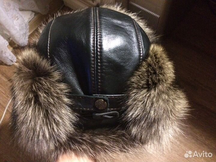 Шапка натуральная кожа с мехом енота