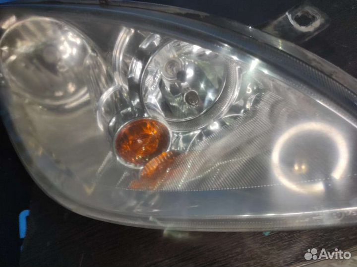 Передняя правая фара Mitsubishi Colt 6