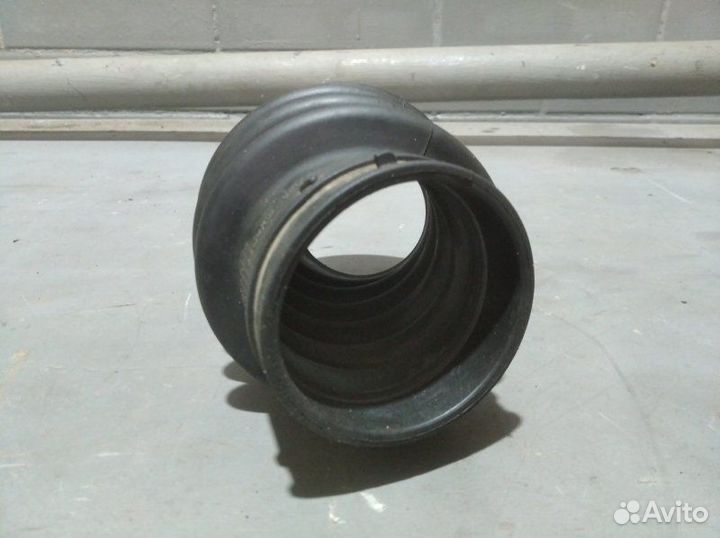 Патрубок воздушного фильтра Ford Focus 2 седан 1.8