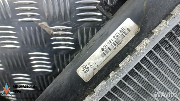 Радиатор (основной) Volkswagen Passat B7 2012