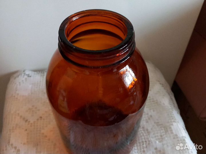 Банки из коричневого стекла