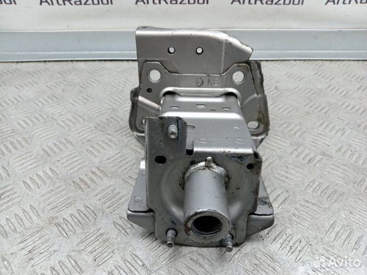 Кронштейн усилителя переднего бампера левый Nissan