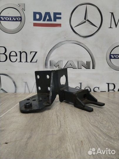 Кронштейн усилителя переднего бампера передний