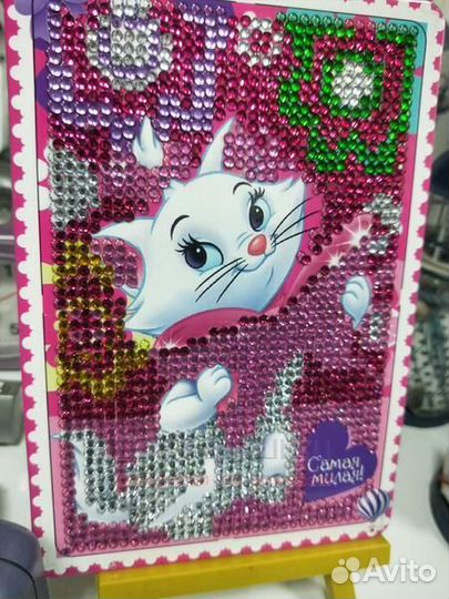 Алмазная мозаика 11x16 Большой серый кот на кроват