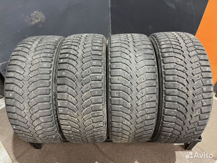 Bridgestone Blizzak Spike-01 235/45 R18 98T