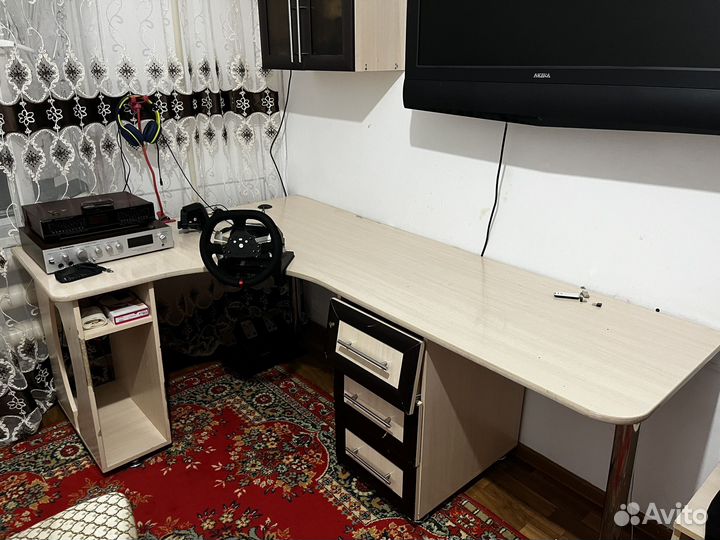 Компьютерный стол