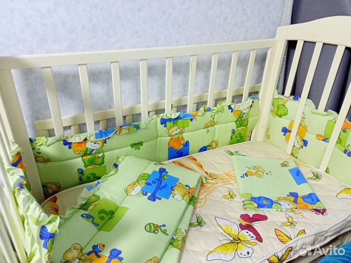 Детская кроватка с маятником