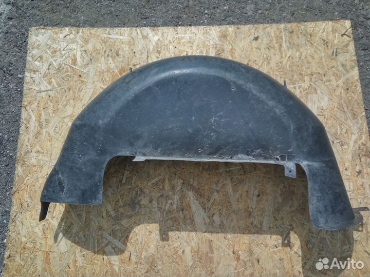 Мерседес Вито подкрылок задний правый Прав