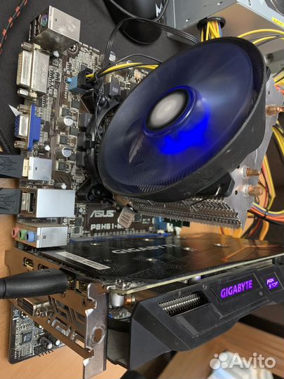 Материнская плата с процессором и памятью