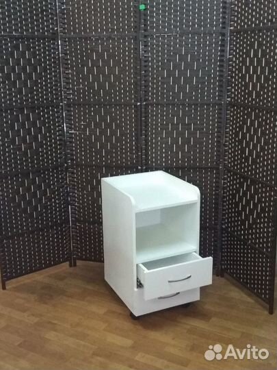 Косметологическая тележка / этажерка / столик