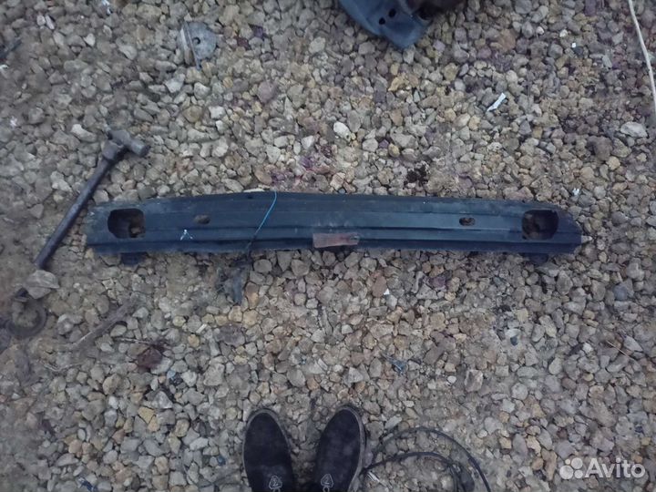 Усилитель переднего бампера Kia Rio 2 jd