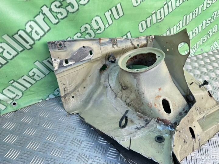 Стакан передний левый Mercedes-Benz W124 M102.985