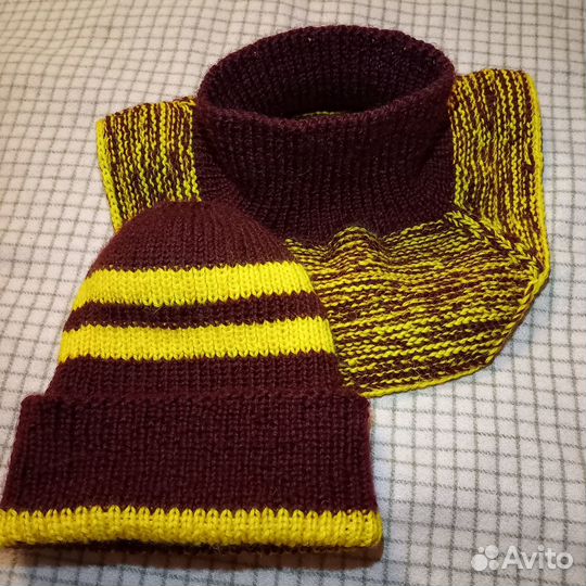 Шапка, манишка, ручная вязка