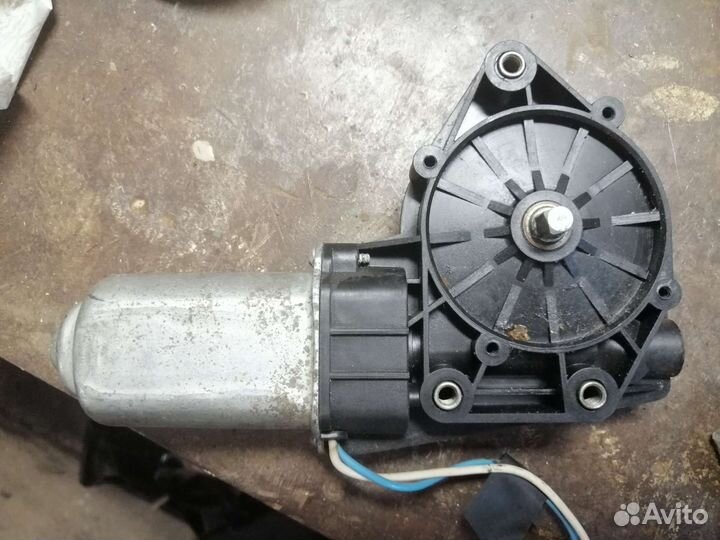 Двигатель электростеклоподъемника