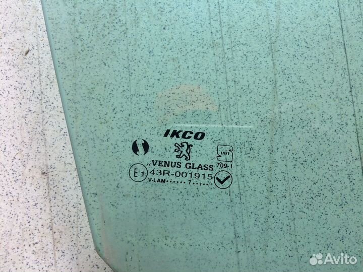 Стекло переднее правое Peugeot 206