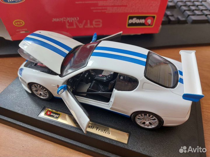 Коллекционная модель автомобиля Maserati 1:24