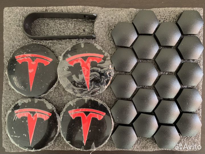 Колпачки и заглушки для колес Tesla