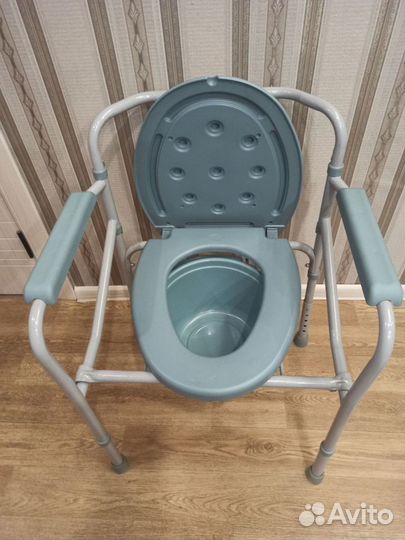 Кресло стул с санитарным оснащением для инвалидов
