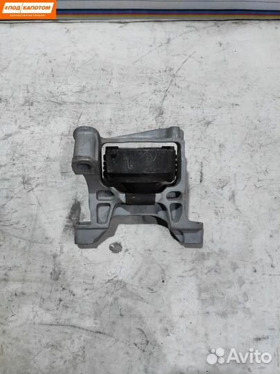 Подушка крепления двигателя передняя правая Mazda