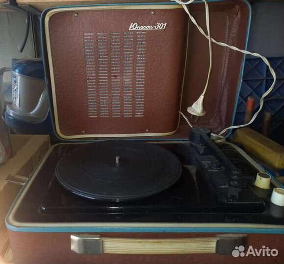 Проигрыватель СССР юность 301