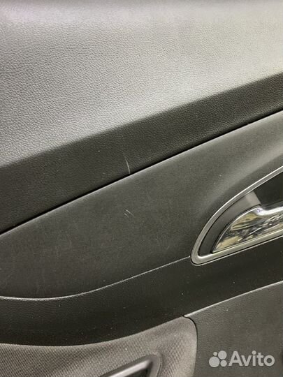 Opel Mokka Обшивка двери задней левой и правой