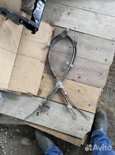 Трос ручного тормоза Toyota Yaris 2 Vitz