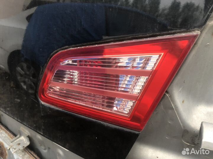 Фонарь внутренний правый Nissan Skyline v35