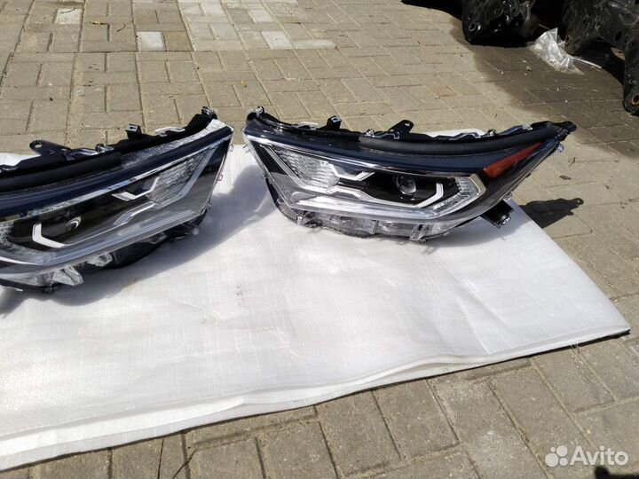 Фары комплект toyota RAV 4 2020 г.в