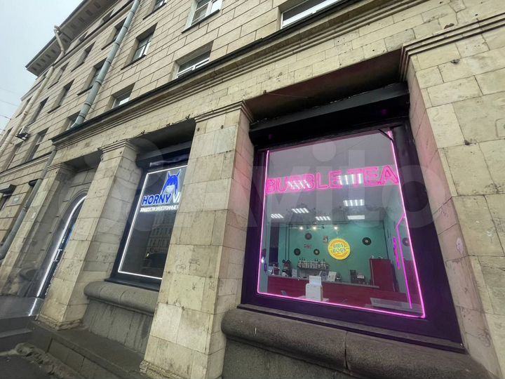 Светлое С Витринами На Трафике 55м2