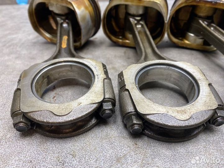 Поршень с шатуном Renault Logan 2 K4M 1.6 (82)