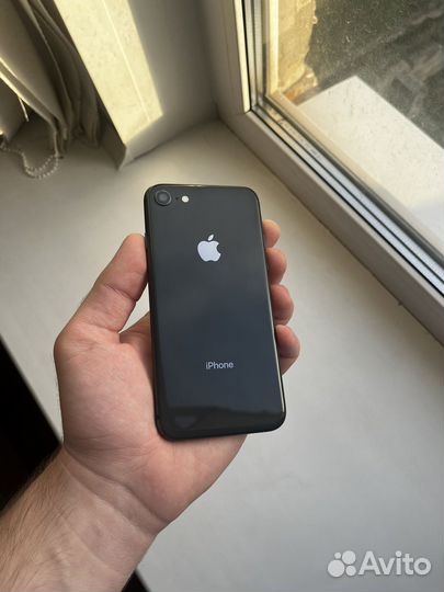 iPhone 8, 64 ГБ