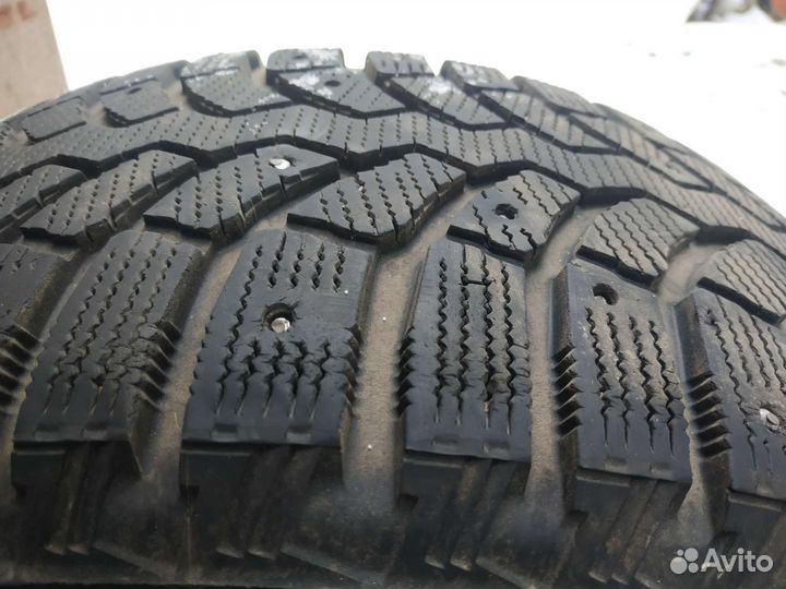 Bridgestone Blizzak Spike-01 235/55 R18