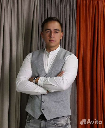 Ведущий