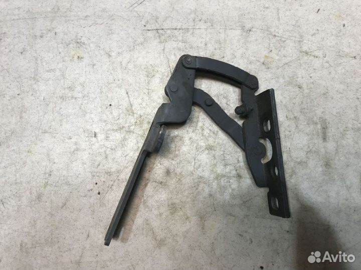 8240333 Петля капота левая бмв Е65