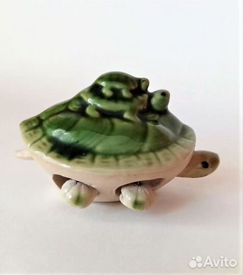 Фигурка черепахи с подвижной головой и лапками