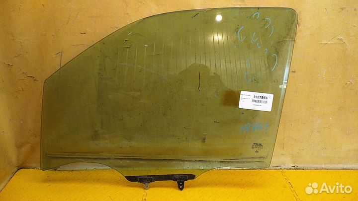 Стекло двери передней левой Navara (D40)