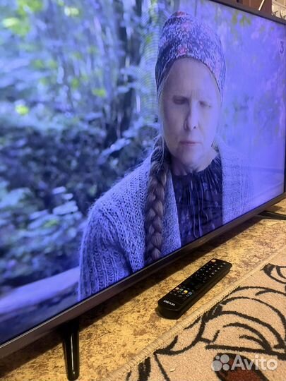 ЖК телевизор метровый идиальный