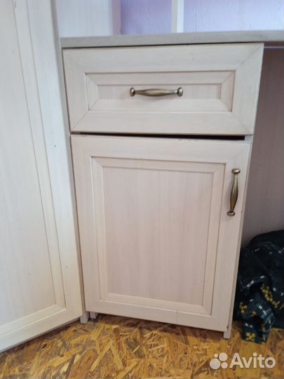 Кровать чердак со столом и шкафом