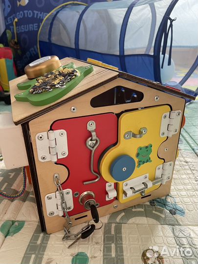 Бизиборд домик