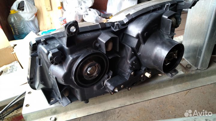 Передняя правая фара на Lexus Lx 470