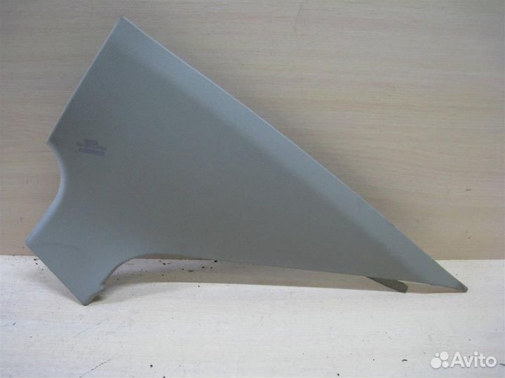 Обшивка правой стойки Toyota Avensis T27 2011