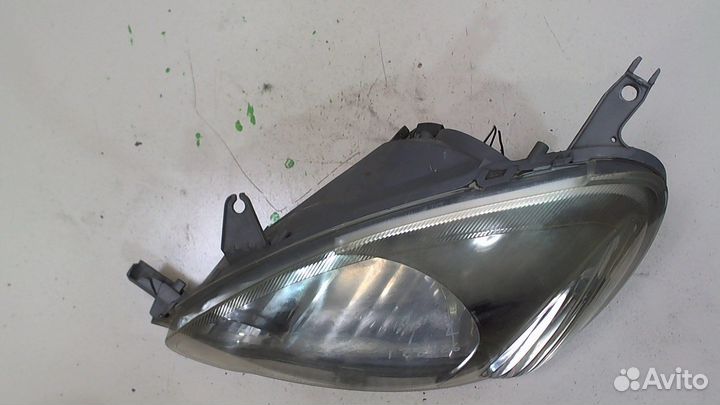 Фара (передняя) Toyota Yaris, 2004