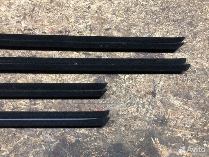 Уплотнитель стекла двери Bmw X5