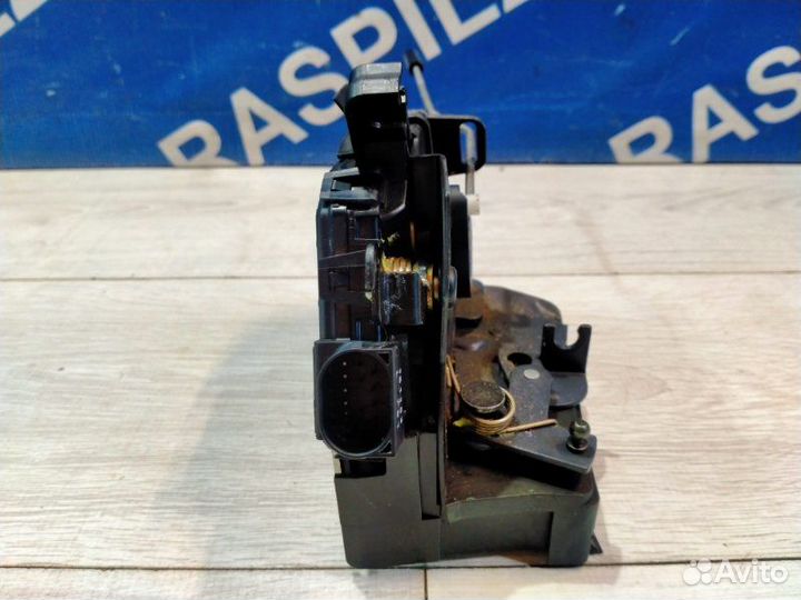 Замок двери задний левый Bmw X5 E53 M54B30 01/2004