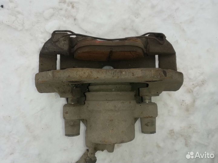 Суппорт тормозной передний Форд Фокус 2