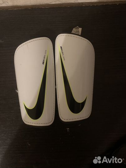 Футбольные щитки nike