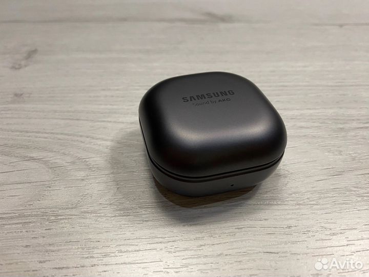 Беспроводные блютуз наушники Samsung Bads Live