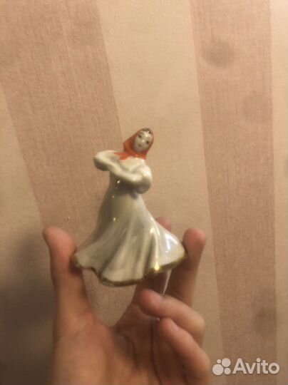 Фарфоровая статуэтка плясунья
